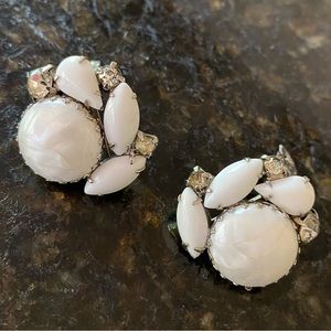 vintage clip-on earrings - white/clear diamantés